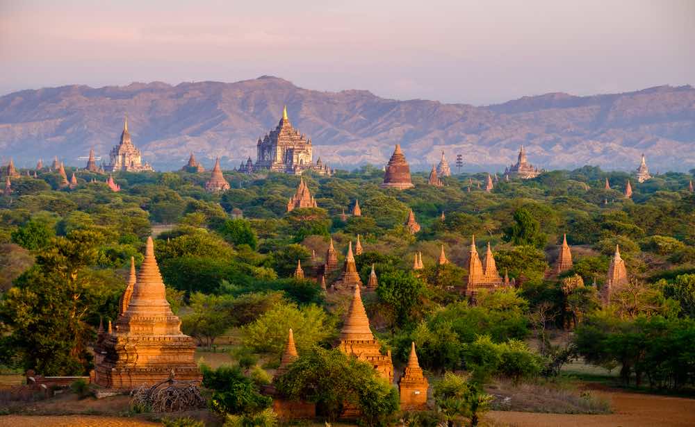 Uitzicht over de tempels van Bagan